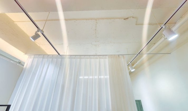 경산 사동 피부관리샵 화이트 헤비쉬폰 칸막이 커튼 시공 완료 사진